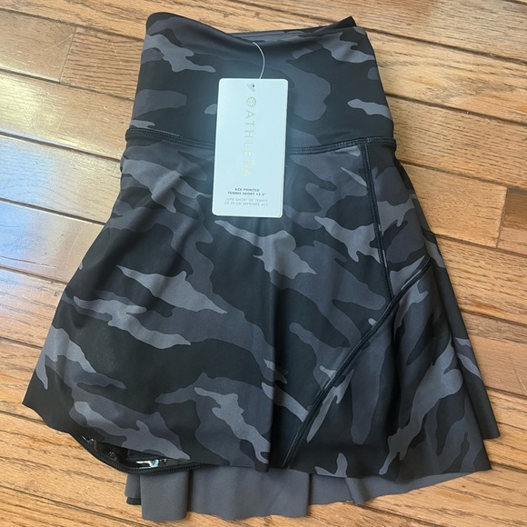 NEW ATHLETA Ace Printed Tennis Skort 13.5” Camo Large - Picture 8 of 8